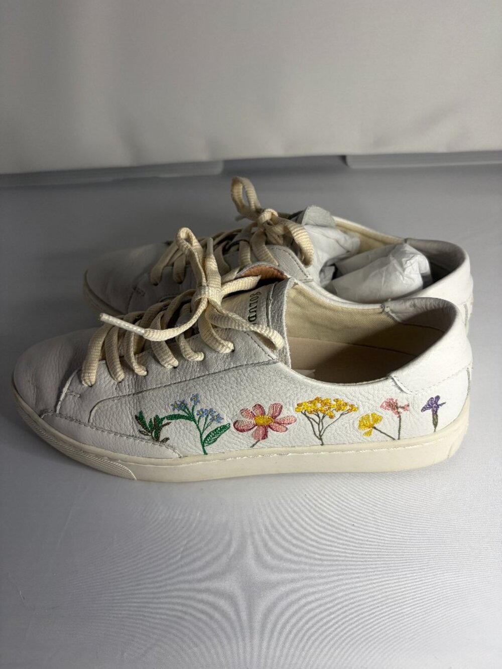 🌸 Solidus Luxury Floral Stitched Leather Sneakers - Size 8 🌸